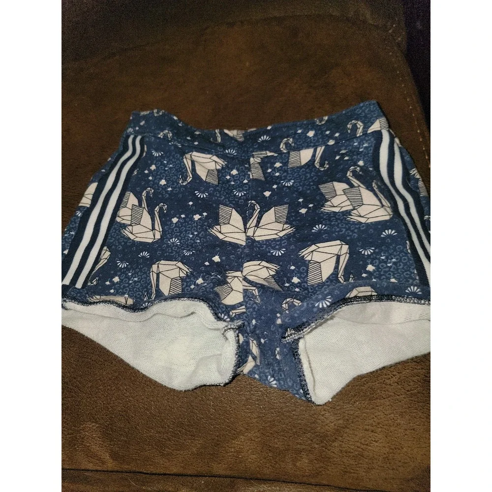 Milon swan just a magic‎ smile top and shorts size 10 outfit